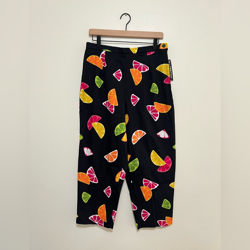 Briggs New York Black Fruit Slice Print Cropped Pants